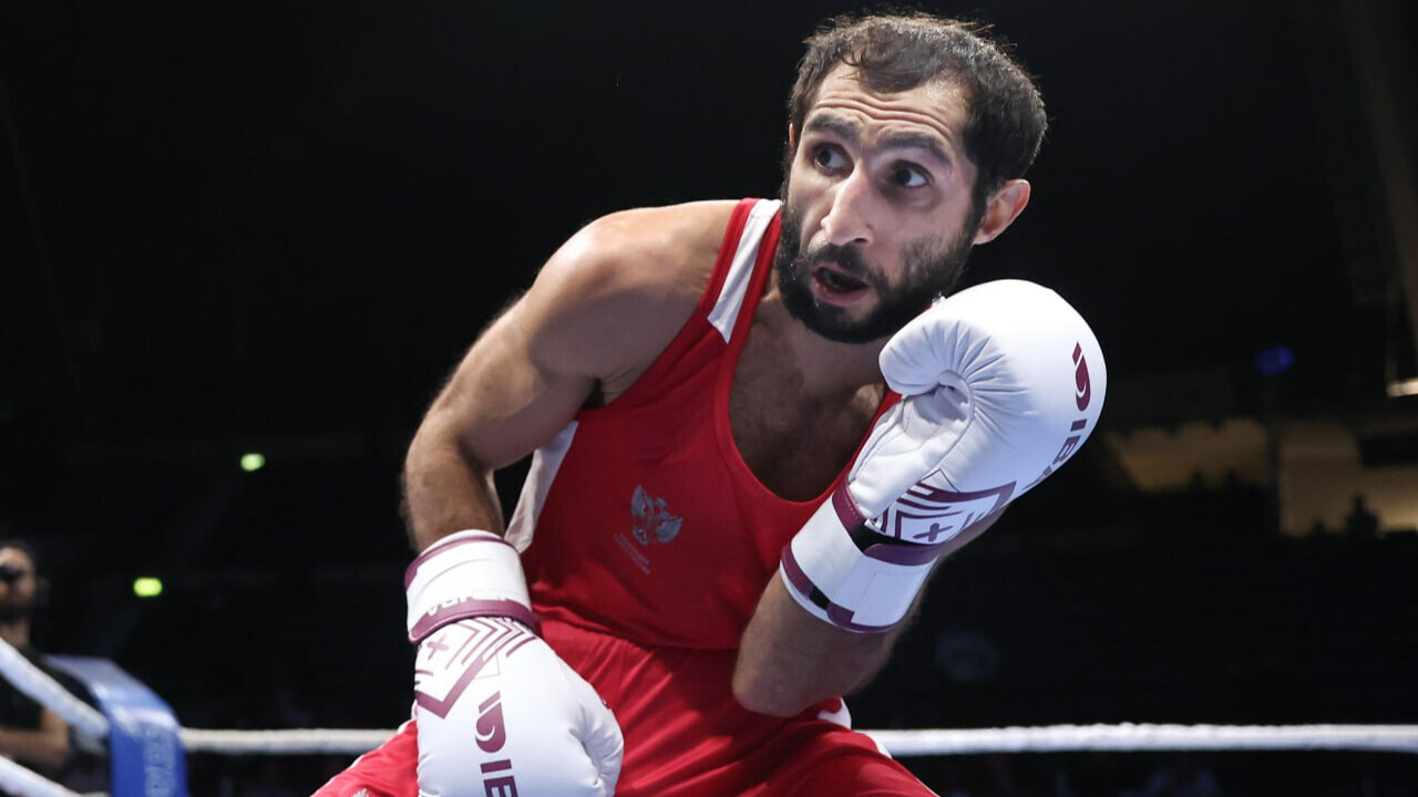 Худоян и Рогозин вышли в финал чемпионата мира по боксу в ОАЭ