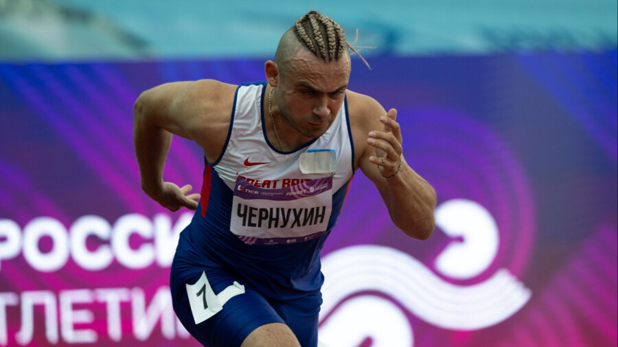 «Бац — и чпокнули британца». Зачем чемпион России вышел на старт ЧР в форме иностранной сборной «Бац — и чпокнули британца». Зачем чемпион России вышел на старт ЧР в форме иностранной сборной