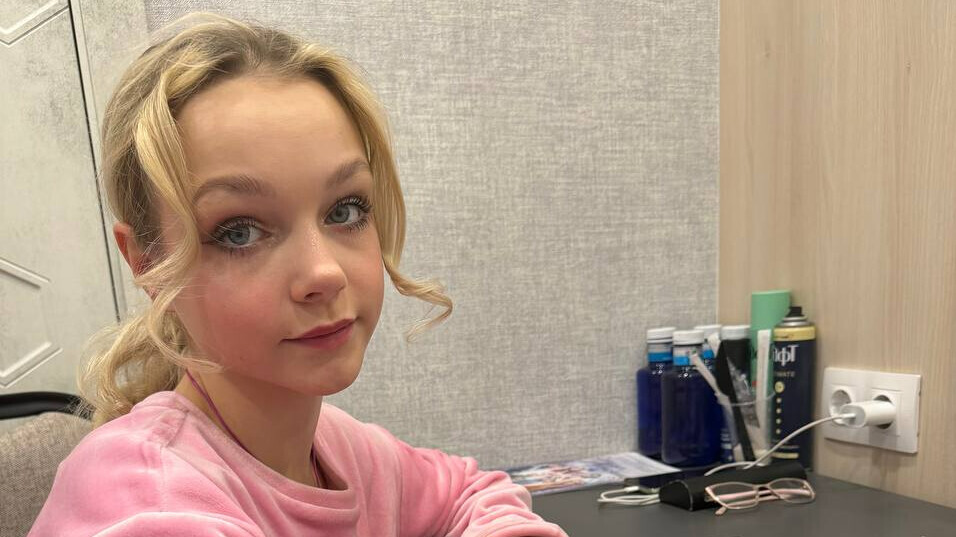 Костылева попросила поклонников дарить ей не цветы, а косметику Костылева попросила поклонников дарить ей не цветы, а косметику