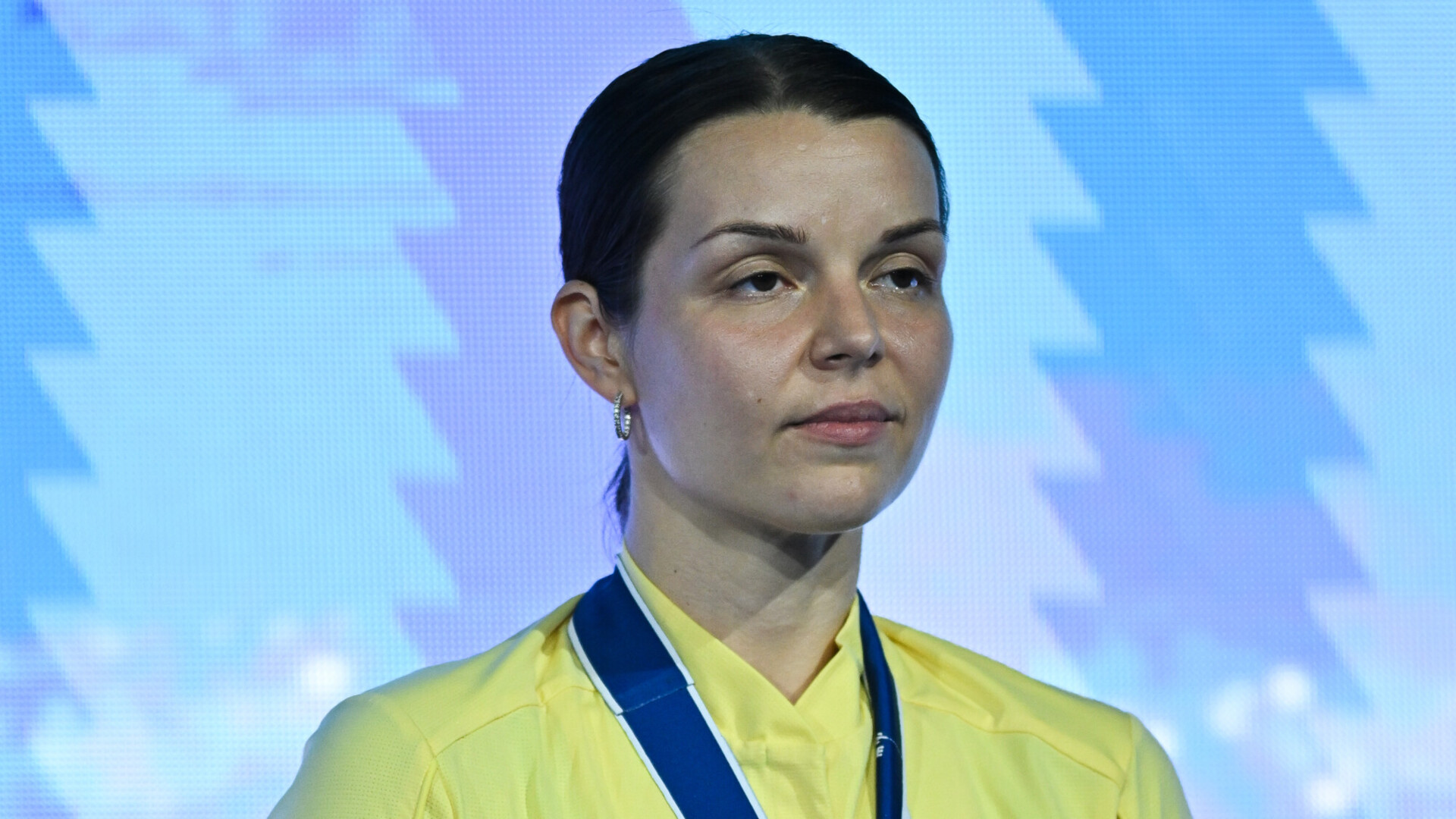 Украинка позорно сбежала с пьедестала чемпионата мира. Не вынесла триумфа России Украинка позорно сбежала с пьедестала чемпионата мира. Не вынесла триумфа России