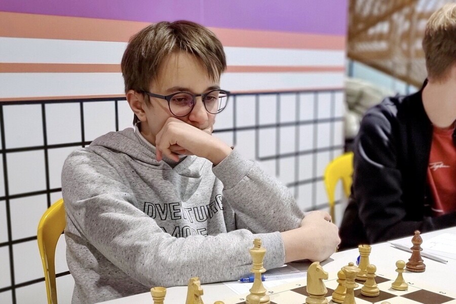 Российский школьник унизил лучшего шахматиста планеты. Позор Карлсена на топ-турнире Российский школьник унизил лучшего шахматиста планеты. Позор Карлсена на топ-турнире