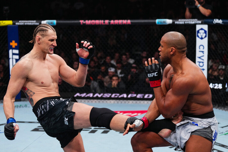 Волков отказался драться с опасным бразильцем в UFC. И получил обвинения в трусости Волков отказался драться с опасным бразильцем в UFC. И получил обвинения в трусости
