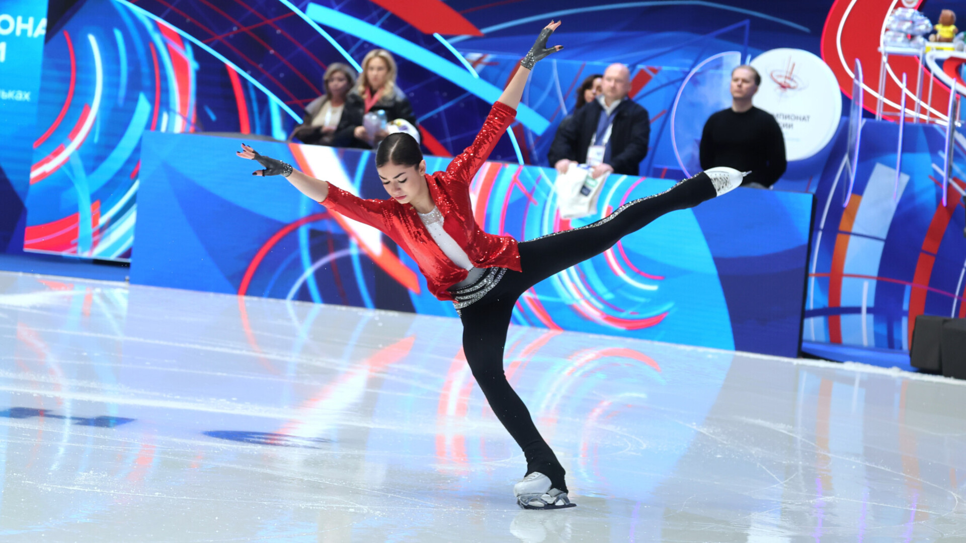 Тарасова расплакалась после проката Петросян на чемпионате России по фигурному катанию Тарасова расплакалась после проката Петросян на чемпионате России по фигурному катанию