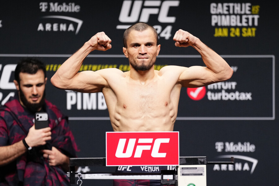 Боец рухнул лицом в пол после взвешивания. Страшный эпизод в UFC Боец рухнул лицом в пол после взвешивания. Страшный эпизод в UFC