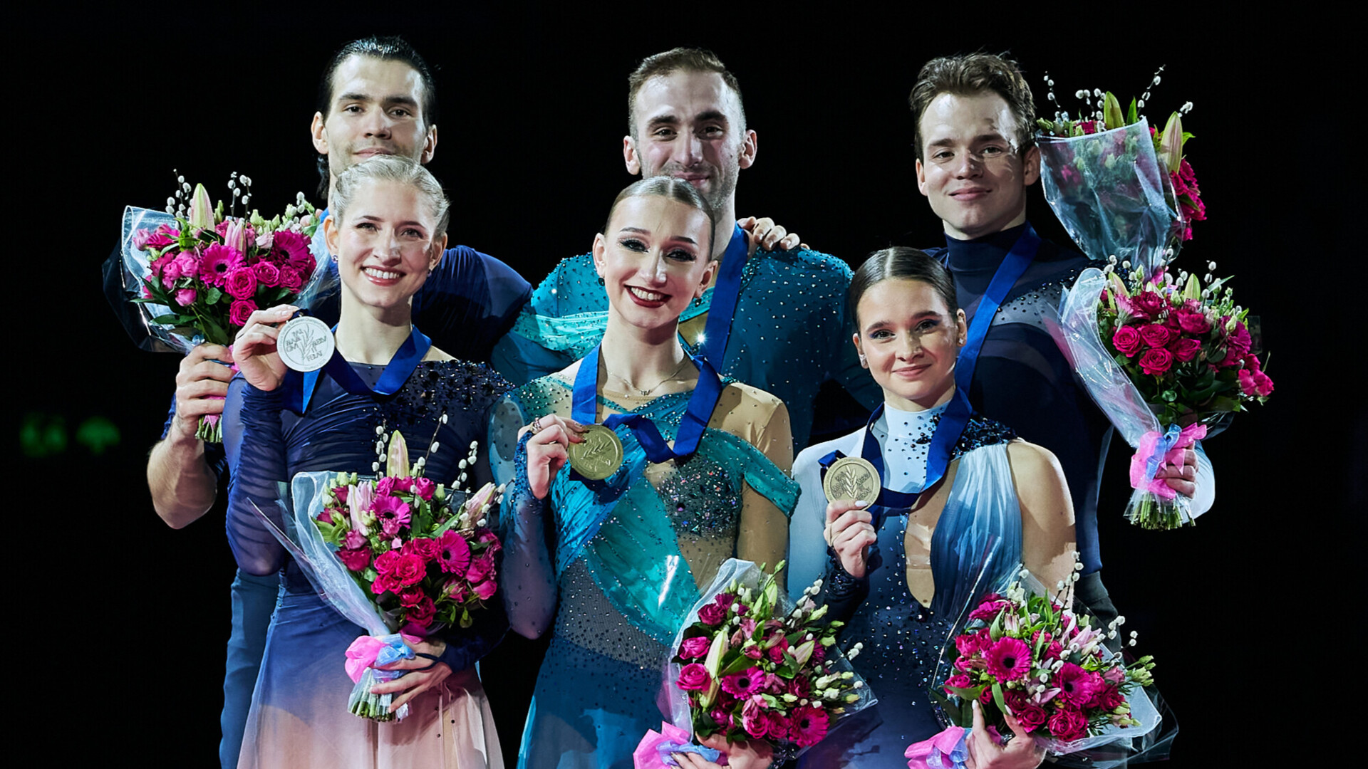 Фигуристы из России забрали все медали на чемпионате Европы. Англичане аплодировали Метелкиной стоя! Фигуристы из России забрали все медали на чемпионате Европы. Англичане аплодировали Метелкиной стоя!