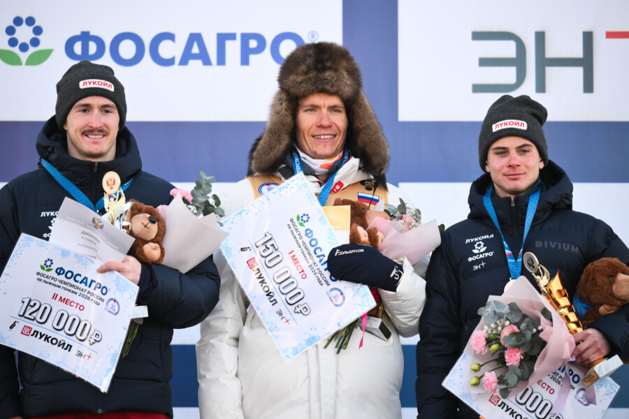 Большунов разочаровал на чемпионате России. Сашу даже на пьедестал не пустили Большунов разочаровал на чемпионате России. Сашу даже на пьедестал не пустили