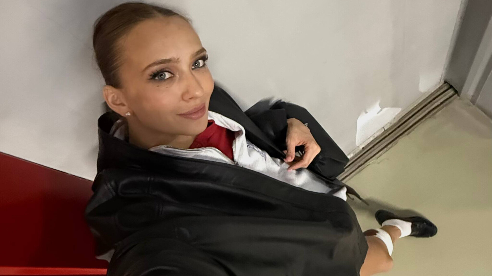 Фигуристке Синициной, получившей порез во время шоу, наложили четыре шва Фигуристке Синициной, получившей порез во время шоу, наложили четыре шва