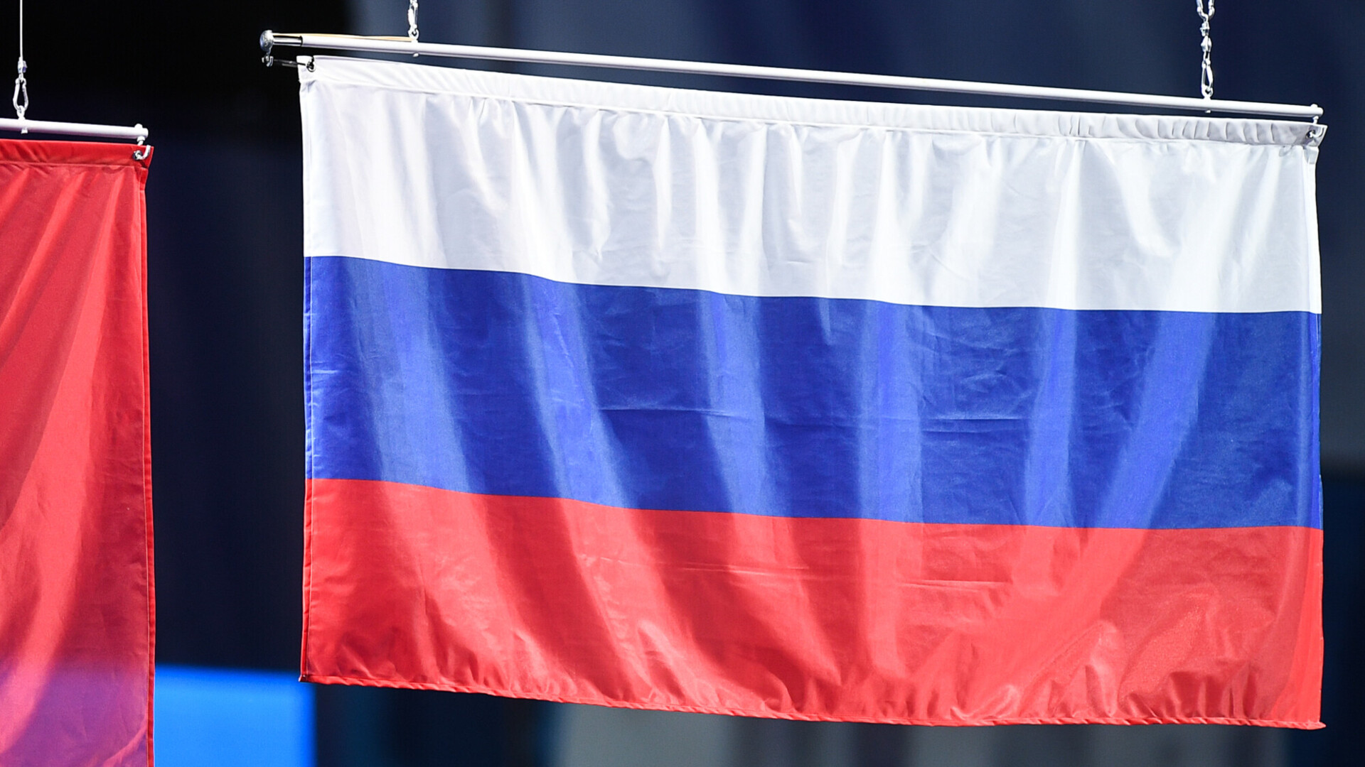 Украинская гимнастка закрыла глаза и уши во время исполнения гимна России Украинская гимнастка закрыла глаза и уши во время исполнения гимна России