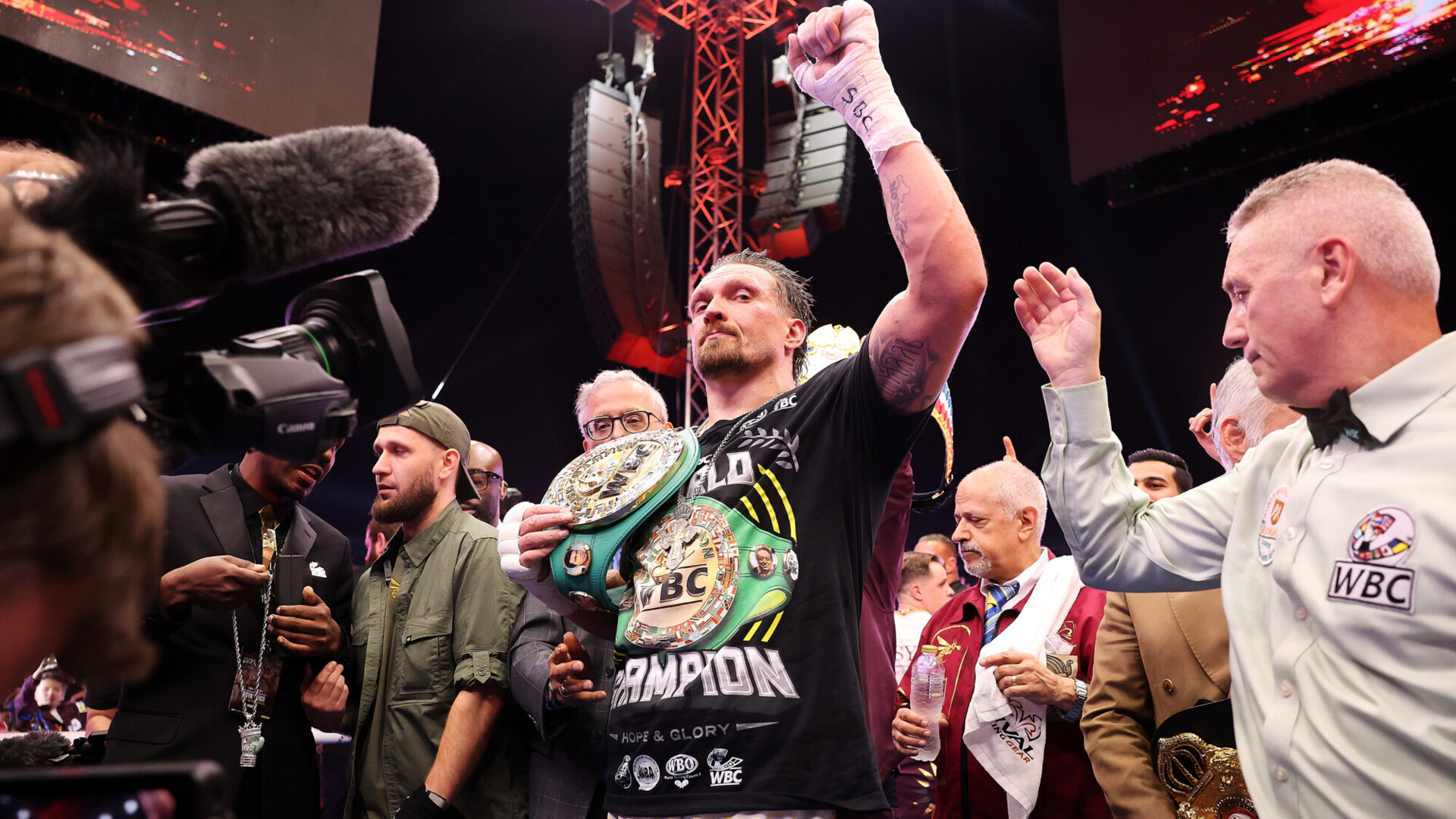 WBC обязал Усика провести титульный бой против Кабайела WBC обязал Усика провести титульный бой против Кабайела